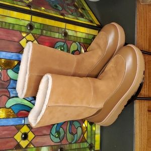 FITFLOP Shearling Boots - size 10